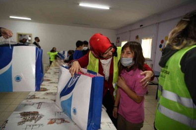 Gönül Elleri Çarsisi'ndan Bigali Ögrencilere Yeni Yil Hediyesi