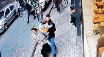 Istanbul'da Durak Çalisanina 'Taksi Niye Yok' Dayagi Açiklamasi Yasli Adami Yerde Tekmeleyip Porselen Dislerini Kirdi