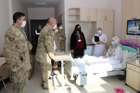 Jandarma Hem Çocuklari Hem De Hastalari Ziyaret Etti