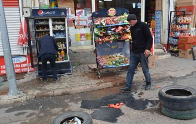 Siverek'te 2 Otomobil Bir Is Yerine Girdi