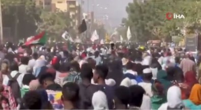 Sudan'da Askeri Yönetim Karsiti Protesto Açiklamasi 2 Ölü