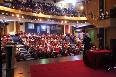 Yazar Tongar AKM'de Sevenleriyle Bulustu