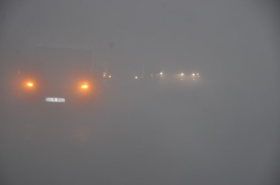 Yüksekova'da Sisten Dolayi Sürücüler Ilerlemekte Zorlandi