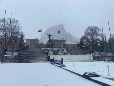 Afyonkarahisar Ve Bölgesine Soguk Hava Etkisini Arttiracak