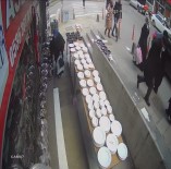 Arnavutköy'de Tencere Hirsizi Güvenlik Kamerasinda