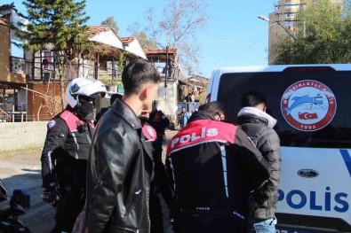 'Dur' Ihtarina Uymadilar, Kovalamaca Sonucu Yakalandilar