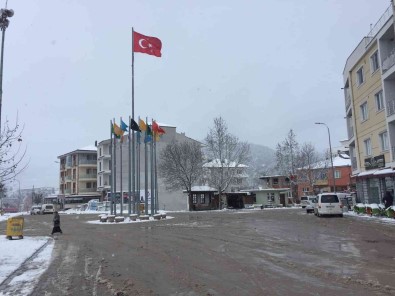 Osmaneli'nde Karla Mücadele Çalismalari Devam Ediyor