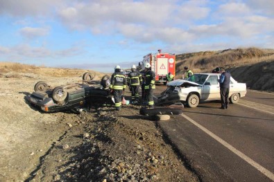 Tekirdag'da Iki Otomobil Çarpisti Açiklamasi 3 Yarali