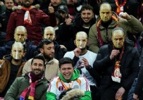 Galatasaray taraftarından yönetim istifa tezahüratları! Fatih Terim’e görülmemiş destek…