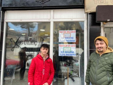 Kargi'li Berberden Basarili Ögrencilere Karne Indirimi