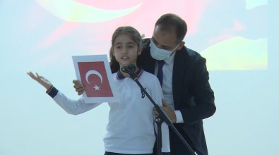 Karne Töreninde Okudugu Siiri Unutan Ögrenciyi Milli Egitim Müdürü Destegi