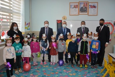 Nigde'de 72 Bin Ögrenci Karne Aldi