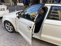 Otomobille Kamyonun Arasina Sikisan Parmaklari Koptu
