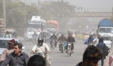 Pakistan'da Siddetli Rüzgarda Duvar Çöktü Açiklamasi 5 Ölü