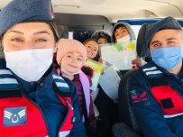 Aksaray Jandarmadan Minik Ögrencilere Karne Hediyesi