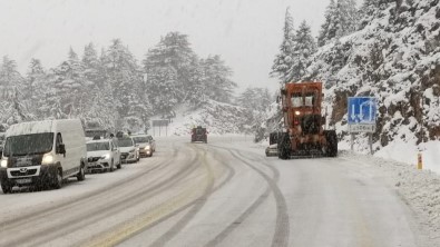 Antalya-Konya Karayolunda Ulasim Güçlükle Saglaniyor