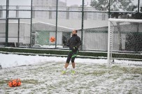 Bursaspor Yogun Kar Yagisi Altinda Eyüpspor Maçi Hazirliklarini Tamamladi