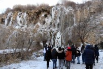 Buz Tutan Girlevik Selalesi'nde 2 Metrelik Buz Sarkitlari Olustu