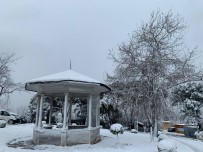 Çamlica Tepesi Beyaza Büründü, Ortaya Kartpostallik Görüntüler Çikti