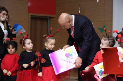 Çocuklar Karnelerini Baskan Altinok'un Elinden Aldi