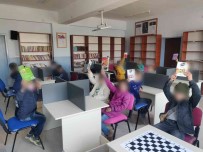 Diyarbakir'da Çocuklari Sevindiren Karne Hediyesi