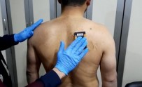 Ehliyet Sinavinda Kopya Çekerken Yakalandi, Üzerinden 6 Bin Liralik Düzenek Çikti