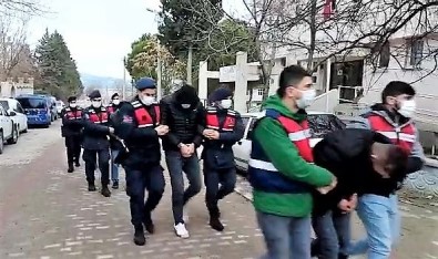 Imzayi Atip Hirsizliga Gittiler