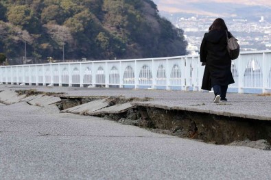 Japonya'da 6,6 Büyüklügünde Deprem Açiklamasi 13 Yarali