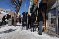 Kars'ta Kaldirimlarin Kar Ve Buzu Temizleniyor