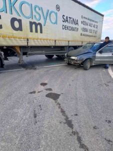 Kavsaktan Dönen Tir Ile Otomobil Çarpisti Açiklamasi 2 Yarali