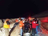 Kizilay Ve AFAD, Gece Fis Ovasinda Vatandaslari Yalniz Birakmadi