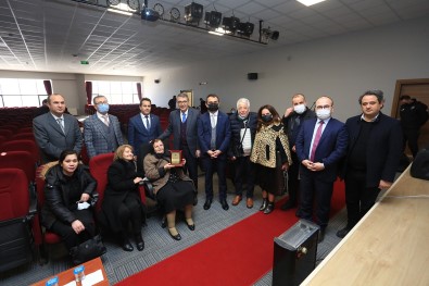 Konferans Salonuna Hayirseverlerin Ismi Verildi