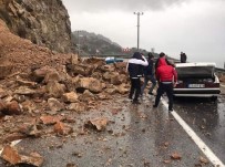 Mersin-Antalya Karayolundaki Heyelanda Ölümün Esiginden Döndüler