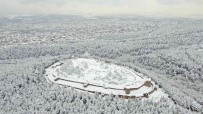 Tarihi Aydos Kalesi Kar Yagisiyla Beyaza Büründü