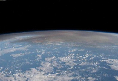 Tonga’da yanardağ patlaması: Dumanlar uzay yolunun yarısına kadar ulaştı! 'Nükleer bombadan 500 kat daha güçlü'