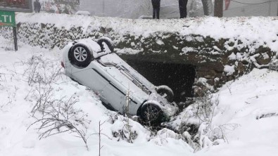 Uludag Yolunda Kayan Araç Takla Atti Açiklamasi 3 Kisi Yaralandi