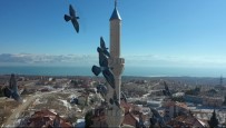 Yildirim Düsmesi Sonucu Yanan Caminin Minaresi Yenilendi
