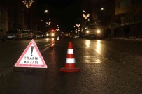 6 Otomobile Çarpti, Aracini Birakip Olay Yerinden Kaçti