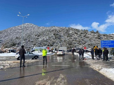 Antalya-Konya Karayolu Kar Sebebiyle 24 Saattir Kapali