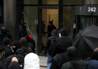 Belçika'da Covid-19 Kisitlamalari Protestosuna Polis Müdahalesi