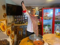 Izledigi Belgeselden Esinlendi, 1,5 Metre Uzunlugunda Deve Sirdani Yapti