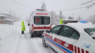 Kahramanmaras'ta Hastalanan Vatandasa Ve Yolda Kalan Ambulansa Yardim