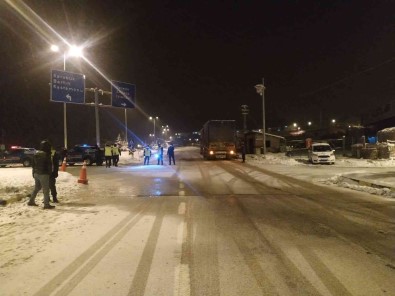 Karabük'ten Istanbul Ve Ankara'ya Gidecek Araçlarin Geçislerine Izin Verilmiyor