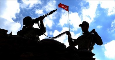 PKK'da çözülme sürüyor! 4 terör örgütü mensubu teslim oldu