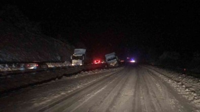 Tokat'ta Yol Ulasima Kapatildi, Bir Çok Araç Kara Saplandi