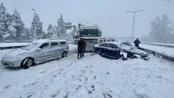 Düzce'de zincirleme kaza, 30 araç çarpıştı