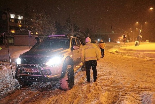 Çalışmalar gece boyu sürdü! İstanbul-Ankara D-100 yolu trafiğe açıldı