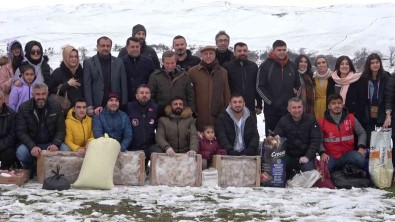 Batman'da Bir Araya Gelen STK'lar Sahipsiz Hayvanlari Unutmadi, Dogaya Yem Birakti