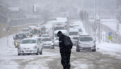 Beylikdüzü-Büyükçekmece arası E-5 Karayolu trafiğe kapandı!