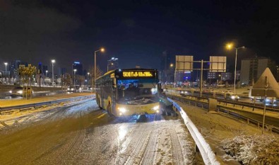 CHP'li İBB'nin tedbirsizliği vatandaşı yine mağdur etti! Kar yağışıyla İETT otobüsleri yolda kalmaya başladı...